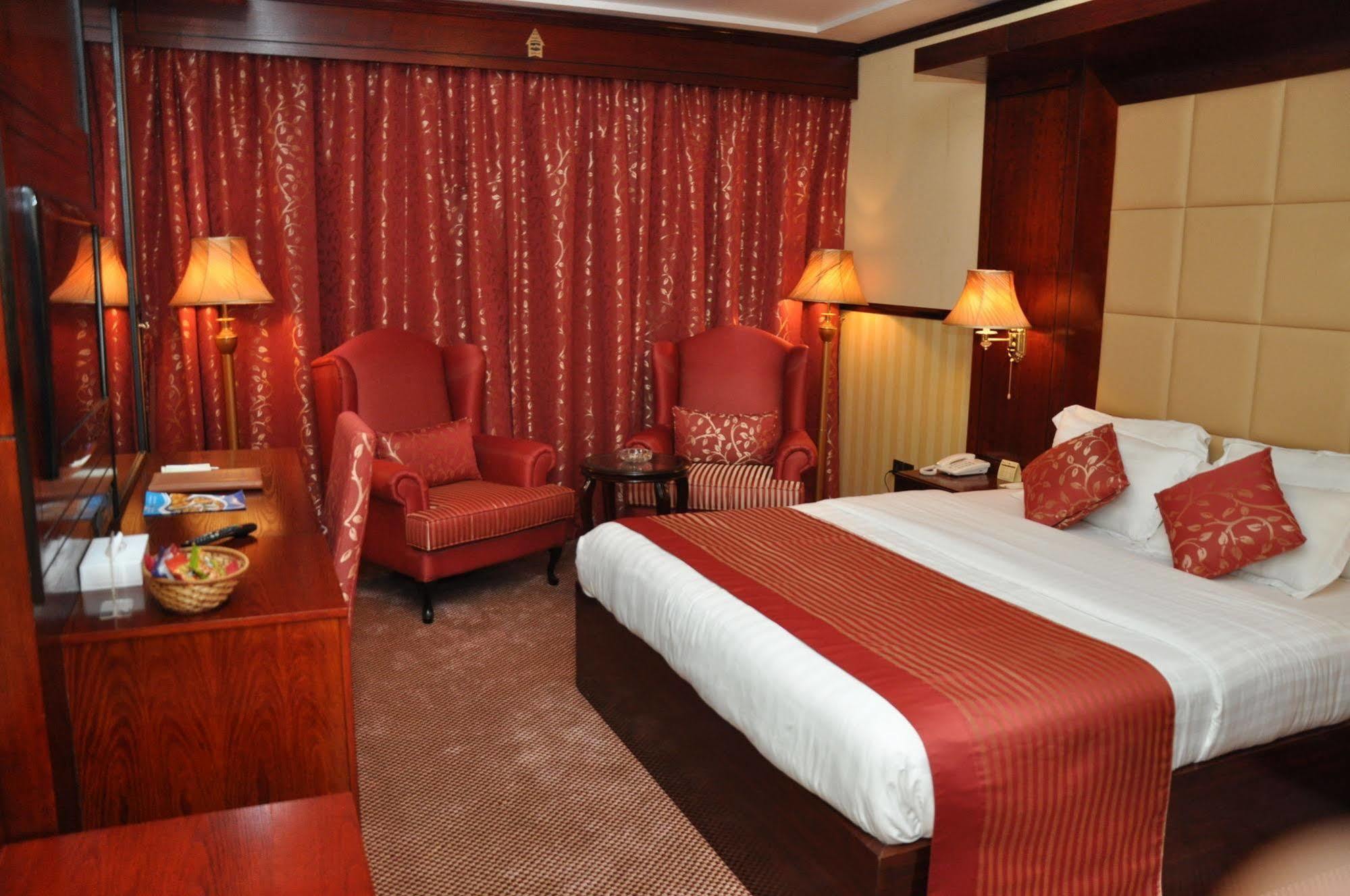 Benta Grand Hotel Llc Dubaï Extérieur photo