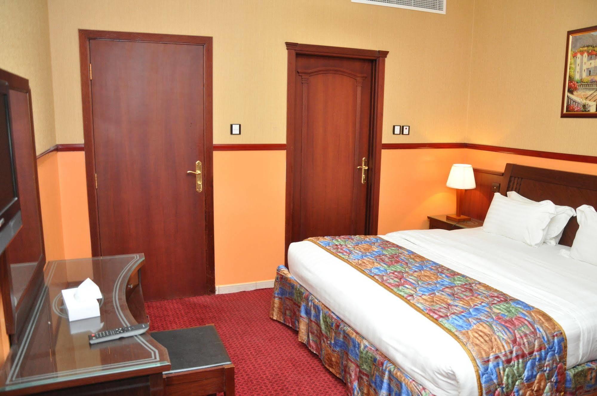 Benta Grand Hotel Llc Dubaï Extérieur photo